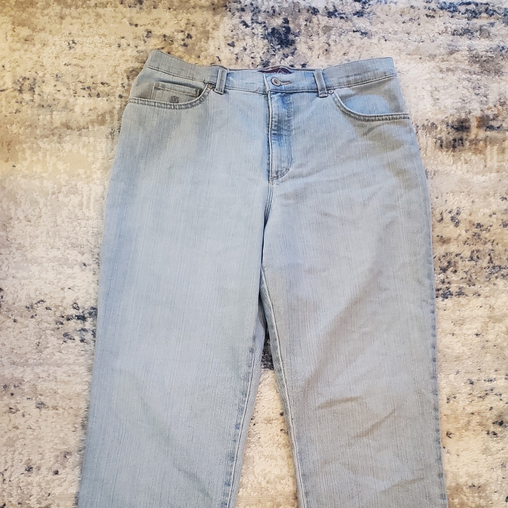 Gloria Vanderbilt Amanda style straight, light wash denim jeans size 12